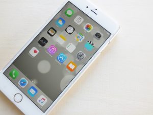 iPhoneのメールアドレスは携帯ではなくPCアドメイン！