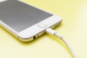 iPhoneの充電ができない時の対処法！