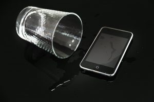 iPhoneが水に濡れてしまった時にできること！