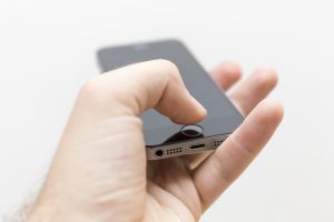 iPhoneで写真や動画をメールに添付する方法！