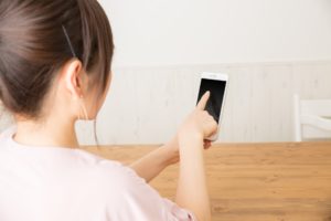 iPhoneのメールや電話に気付けない！そんな時にLEDフラッシュ