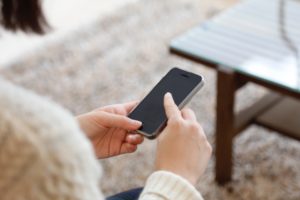 iPhoneでPodcastを聴いてみたいけれど、どうすればいいの？