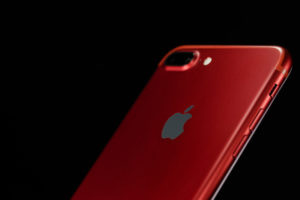 カッコイイ深みのある赤、iPhone 8/8Plusの「（PRODUCT）RED」