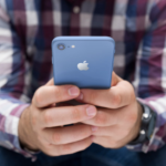 2018年の新型iPhoneに追加の新色か。ブルー、イエロー、ピンクのイメージ。