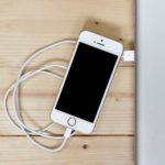 iPhoneの自動点灯を防いで充電にかかる負荷を減らす裏技
