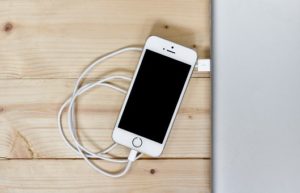 iPhoneの充電スピードを高速化したいなら輝度を落とすこと