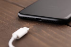 2021年に登場するiPhoneから◯◯が非搭載になるかも！？