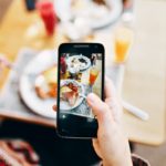iPhoneが眩しいと感じたらホワイトポイントを調整しよう