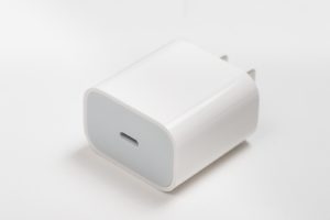 同梱品に異変が！？iPhone12には充電アダプタもEarPodsもつかない