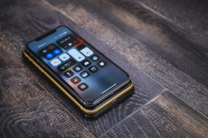 フリーズしてしまったiPhoneを強制的にシャットダウンするには