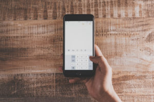 iPhoneのメールに表示される「署名」を編集して活用しよう