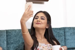 iPhoneでインカメラだけ使えなくなる不具合の原因と対処法について