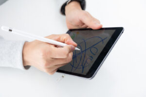 2022年9月に登場！？折りたたみiPhoneでiPad miniは終了になるかも！