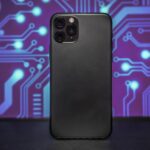 iPhoneの壁紙はダークモードで低電力に調整!