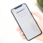 iPhoneでSIMカードを読み込まなくなる原因と対処法