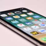 iPhoneの液晶が浮いてきたら修理へ!原因やNGな対処法を紹介
