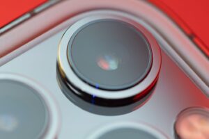 iPhoneのカメラレンズが割れる原因とは？割れた時の対処法も紹介