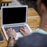 iPhoneでメールを開くと、最後に開いたメールが表示される問題