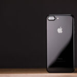 iPhoneで画面の周りから光漏れが起きる原因と対処法について