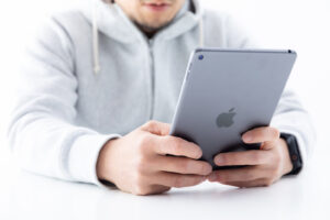 iPadの画面が勝手に動く「ゴーストタッチ」の原因と対処法