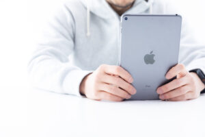 iPadで画面がブラックアウトする原因と対処法について解説