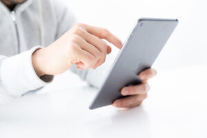 iPadが突然反応しなくなる原因と対処法、修理方法を解説