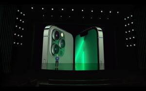 深刻な半導体不足！チップ製造機が作れずiPhone14発売に影響が！？