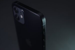 iPhoneの電源が突然落ちてしまう原因と対処法について