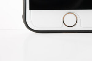 iPhoneでホームボタンの反応が悪くなった時の対処法と修理方法
