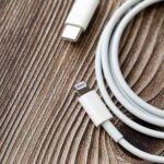 iPhoneで充電に時間がかかる原因と対処法について