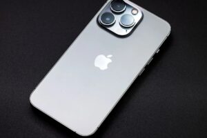 iPhoneが振動し続ける症状が起きる原因と対処法