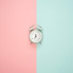 アプリを操作しているときに時計を確認する方法