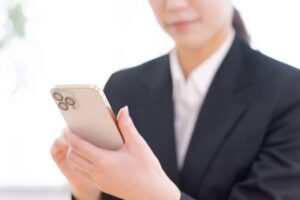 iPhoneで起動画面から進まなくなる原因と対処法について