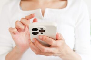 iPhoneでタッチの反応が悪くなる原因と対処法を解説