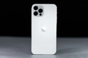 iPhoneの画面が真っ白になる原因と対処法について