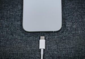 iPhoneで充電中に本体が熱くなる原因と対処法について