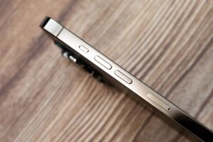 iPhoneで勝手に音量が変わる原因と対処法について