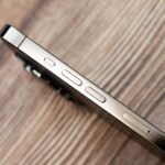 iPhoneで音量ボタンが勝手に反応する原因と対処法について
