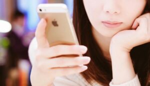 iPhoneで画面が固まる原因と対処方法について