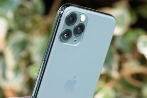 iPhoneでシャットダウンを繰り返す原因と対処法について