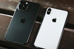 iPhoneで突然画面が暗くなる原因と対処法について