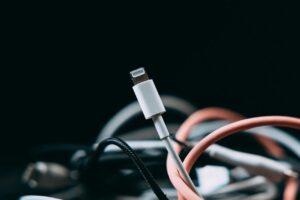 iPhoneで充電器を繋いでも反応が無い場合の対処法について