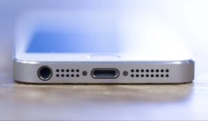 iPhoneで充電しても電池残量が増えなくなる原因について