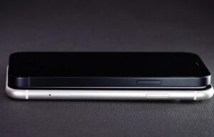 iPhoneで数分おきに電源が切れる原因と対処法について