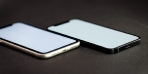 iPhoneで画面が緑色になる原因と対処方について