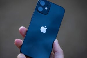 iPhoneのスピーカーから雑音が出る原因と対処法について