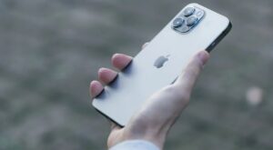 iPhone本体が発熱するようになる原因と対処法について