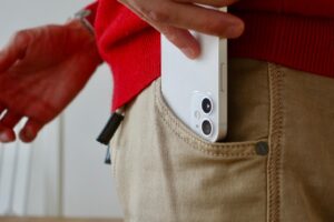 iPhoneで電話を使用しているときにサイドボタンで消さない方法