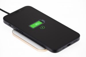 iPhoneの充電状況を確認して過充電にならない対策を