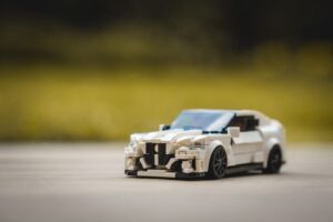 駐車場で停めた車の位置をわかりやすくする方法